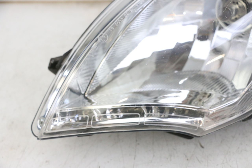 photo de LEFT HEADLIGHT PEUGEOT SATELIS 125 (2013 - 2018) - Distinctive features