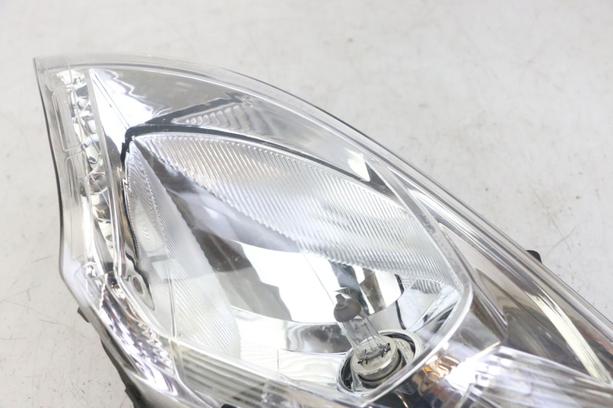 photo de LEFT HEADLIGHT PEUGEOT SATELIS 125 (2013 - 2018) - Fixing points details