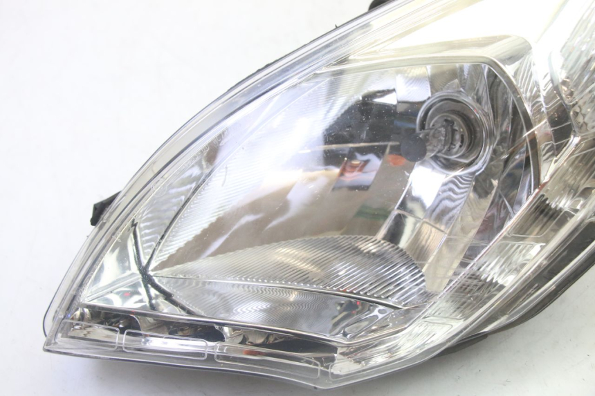 photo de LEFT HEADLIGHT PEUGEOT SATELIS 125 (2010 - 2012) - Component detail