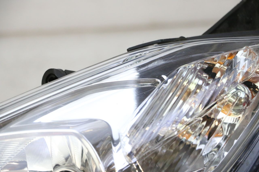 photo de LEFT HEADLIGHT PEUGEOT SATELIS 125 (2013 - 2018) - Component zoom