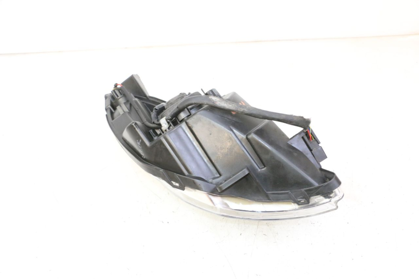 photo de LEFT HEADLIGHT PEUGEOT SATELIS 125 (2013 - 2018) - Technical close-up