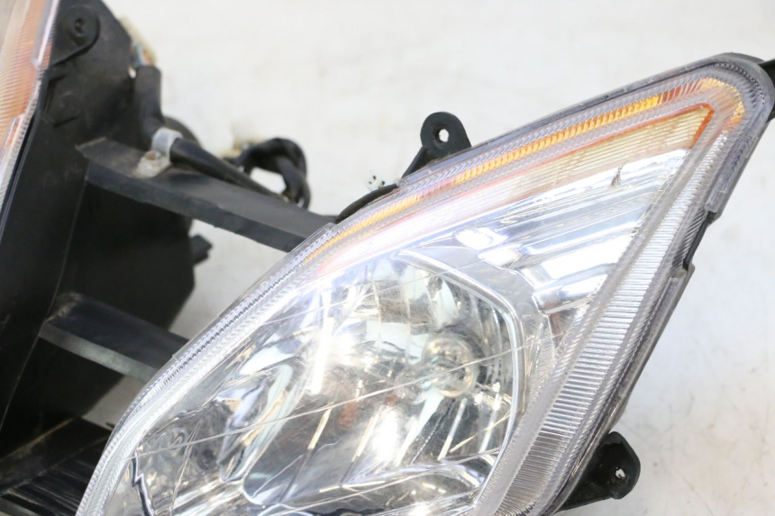 photo de HEADLIGHT VASTRO GP 2T 50 (2013 - 2017) - Fixing points details