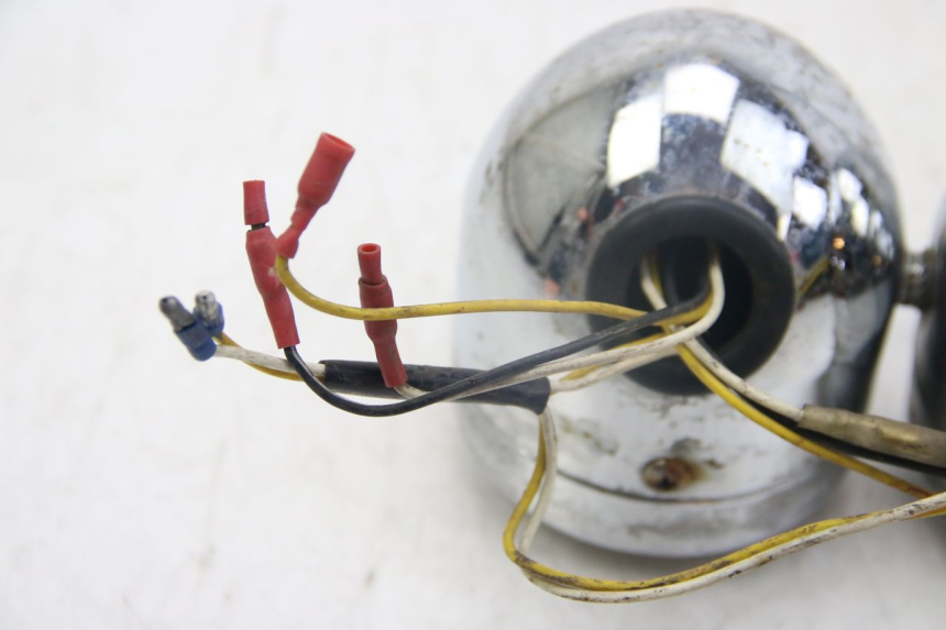 photo de FRONT HEADLIGHT SUZUKI GSX-F GSX  F 1100 (1988 - 1994) - Fixing points details