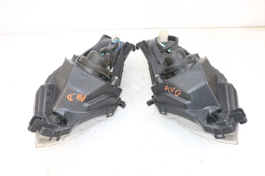 photo de HEADLIGHT JM MOTORS GTS 125 (2015 - 2019) - Fixing points details