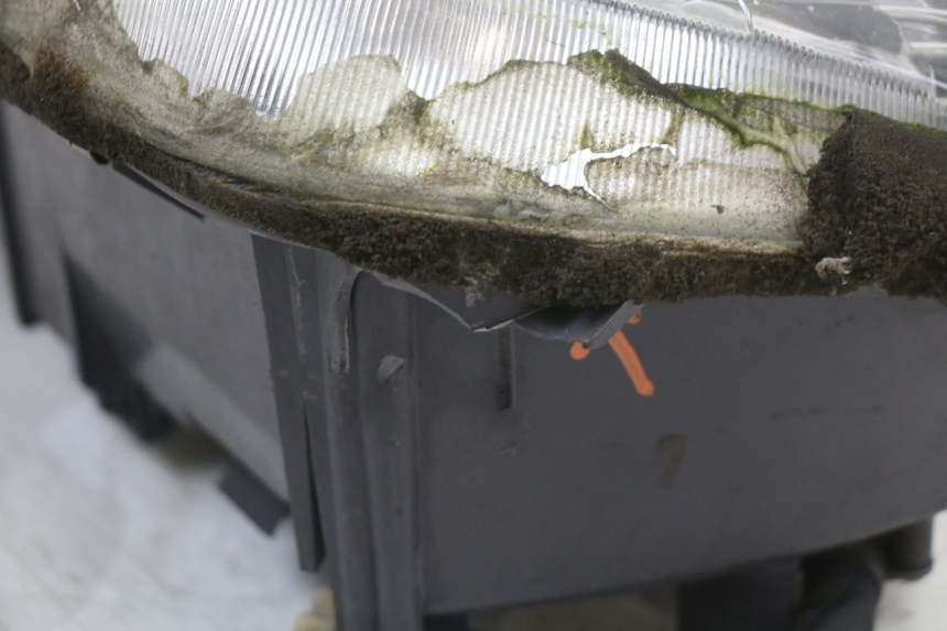 photo de HEADLIGHT HONDA CBR F 1000 (1993 - 1996) - Fixing points details