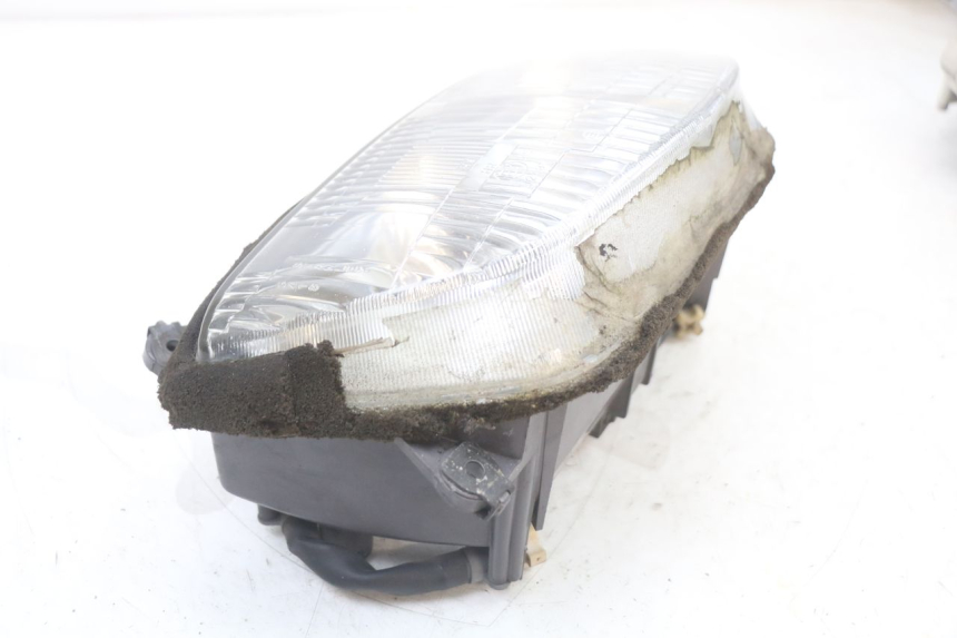 photo de HEADLIGHT HONDA CBR F 1000 (1993 - 1996) - Surface and material condition