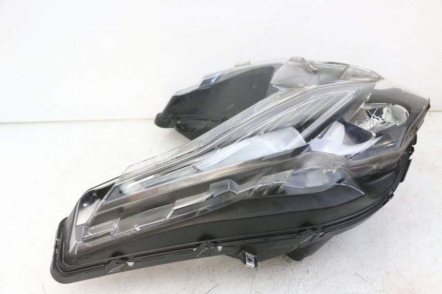 photo de HEADLIGHT HONDA FORZA 125 (2021 - 2025) - Distinctive features
