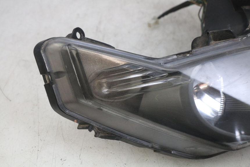 photo de FRONT HEADLIGHT SYM JET SPORT XR 50 (2006 - 2015) - Zoom on usage condition