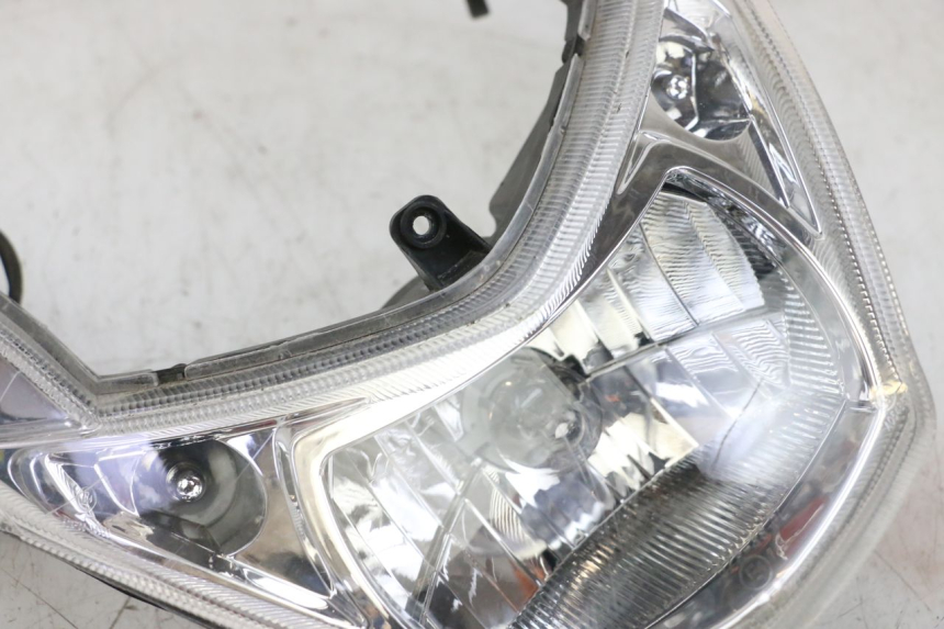 photo de FRONT HEADLIGHT PEUGEOT KISBEE 2T 50 (2010 - 2017) - Detailed visual inspection