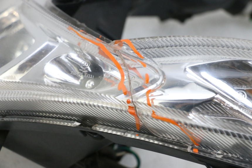 photo de FRONT HEADLIGHT PEUGEOT KISBEE 4T 50 (2010 - 2017) - Additional view of the item