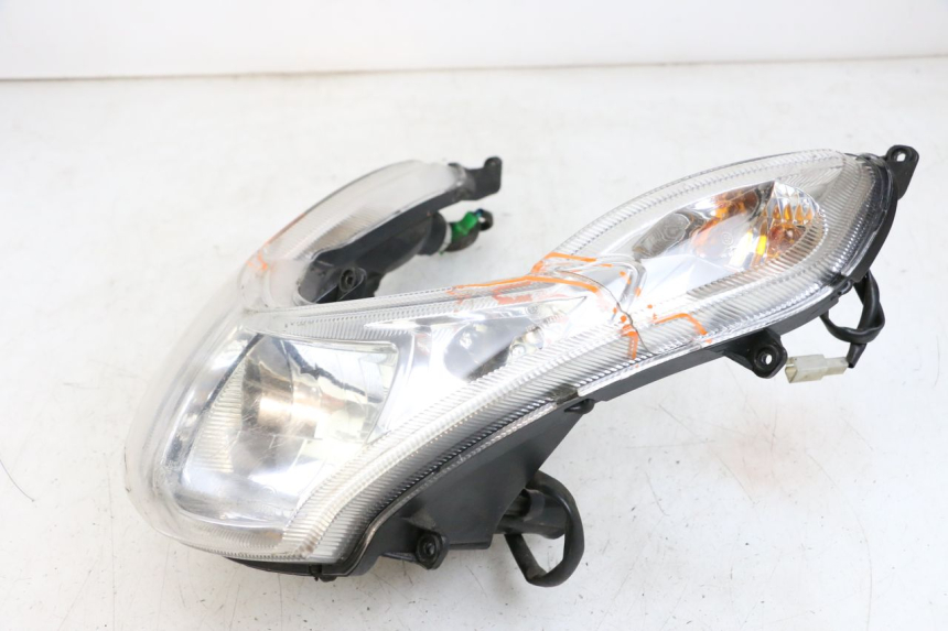 photo de FRONT HEADLIGHT PEUGEOT KISBEE 4T 50 (2010 - 2017) - Zoom on usage condition