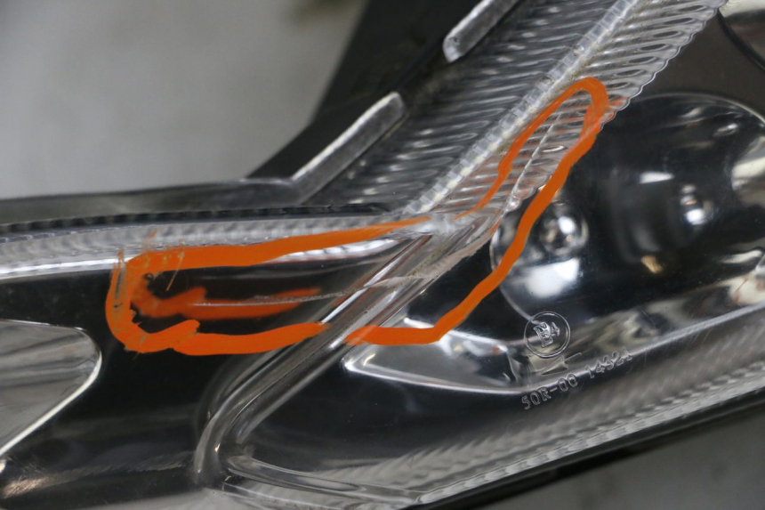 photo de FRONT HEADLIGHT PEUGEOT KISBEE 4T 50 (2010 - 2017) - Surface and material condition