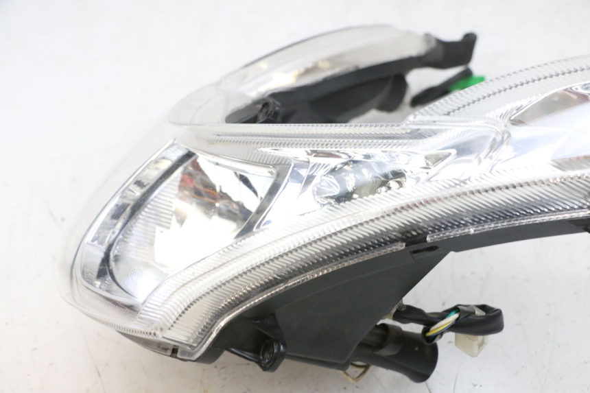 photo de FRONT HEADLIGHT PEUGEOT KISBEE 4T 50 (2010 - 2017) - High-resolution close-up