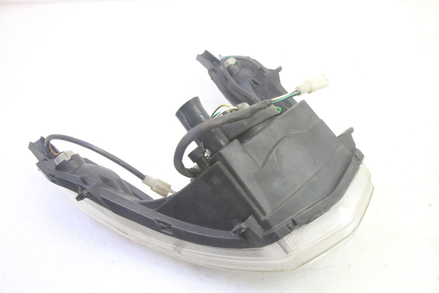 photo de FRONT HEADLIGHT PEUGEOT KISBEE 4T 50 (2010 - 2017) - Surface and material condition