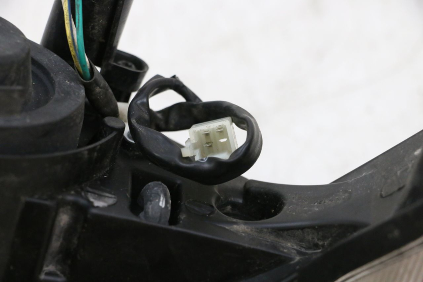 photo de FRONT HEADLIGHT PEUGEOT KISBEE 4T 50 (2010 - 2017) - Component detail