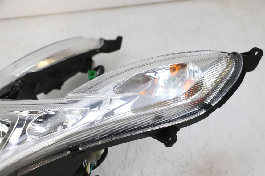 photo de FRONT HEADLIGHT PEUGEOT KISBEE 4T 50 (2010 - 2017) - Additional view of the item