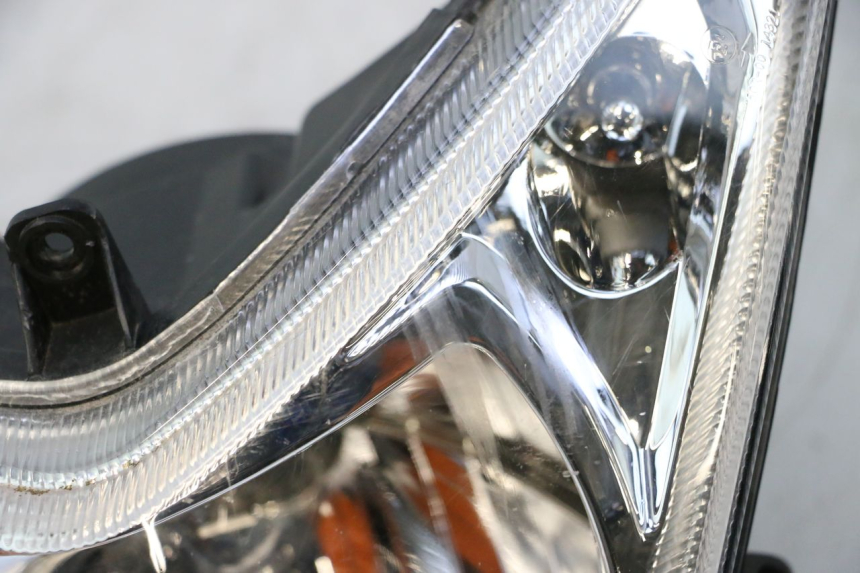 photo de FRONT HEADLIGHT PEUGEOT KISBEE 4T 50 (2018 - 2022) - Distinctive features