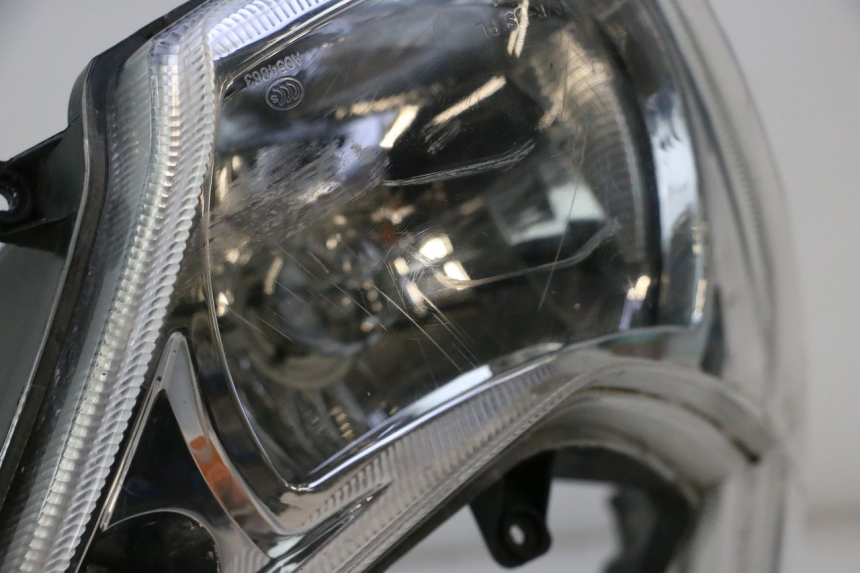 photo de FRONT HEADLIGHT PEUGEOT KISBEE 4T 50 (2010 - 2017) - Additional view of the item