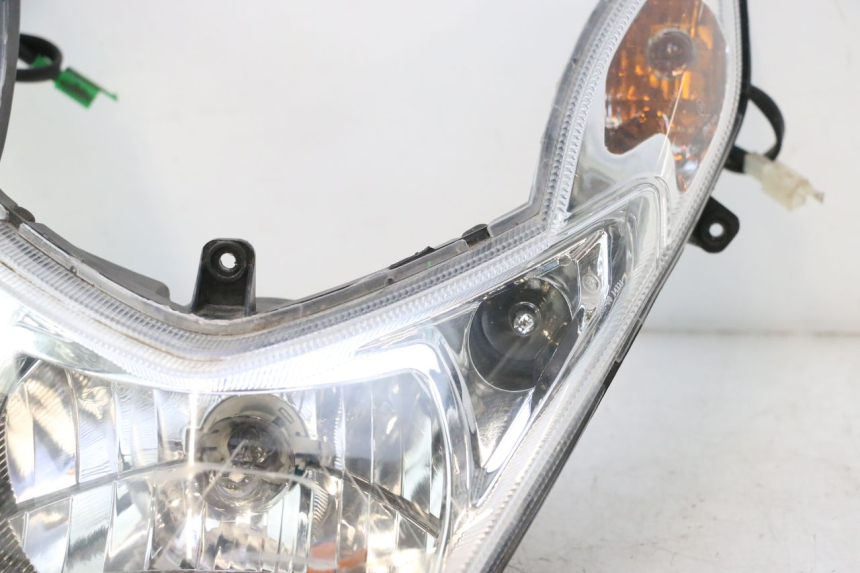 photo de FRONT HEADLIGHT PEUGEOT KISBEE 4T 50 (2010 - 2017) - Detailed visual inspection