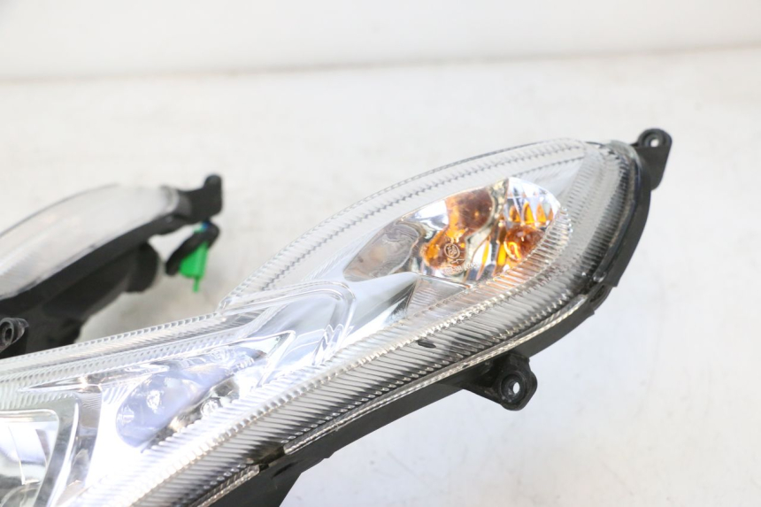 photo de HEADLIGHT PEUGEOT KISBEE 4T 50 (2023 - 2026) - High-resolution close-up