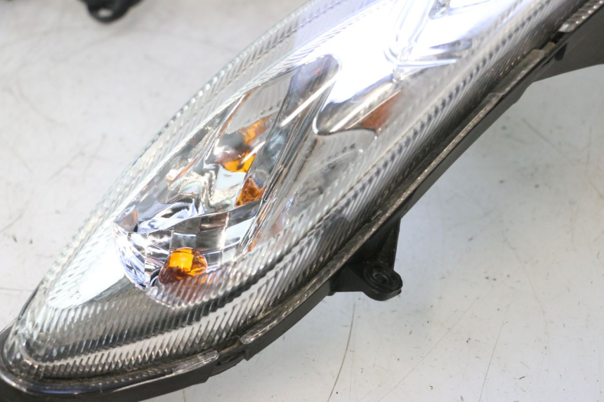 photo de HEADLIGHT PEUGEOT KISBEE 4T 50 (2023 - 2026) - Product overview