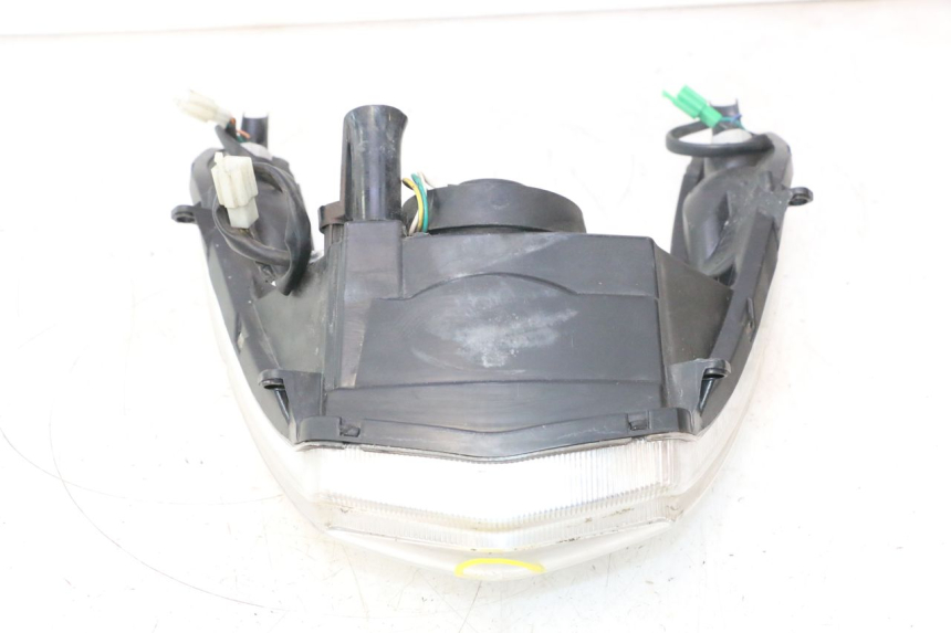 photo de FRONT HEADLIGHT PEUGEOT KISBEE 4T 50 (2018 - 2022) - High-resolution close-up