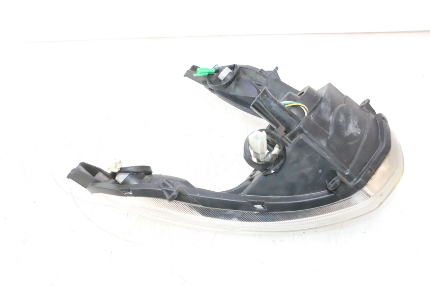 photo de FRONT HEADLIGHT PEUGEOT KISBEE 4T 50 (2018 - 2022) - Focus on structure