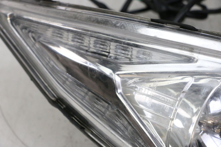photo de HEADLIGHT LONGJIA SHARPY 125 (2020 - 2024) - Distinctive features