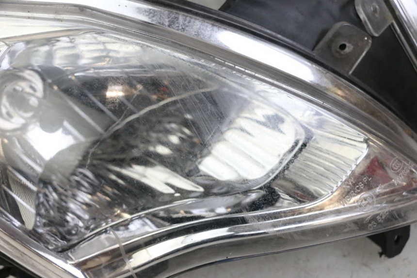 photo de HEADLIGHT LONGJIA SHARPY 125 (2020 - 2024) - High-resolution close-up
