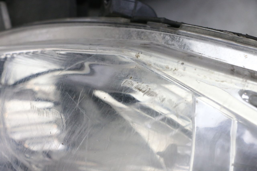 photo de HEADLIGHT LONGJIA SHARPY 125 (2020 - 2024) - Surface and material condition