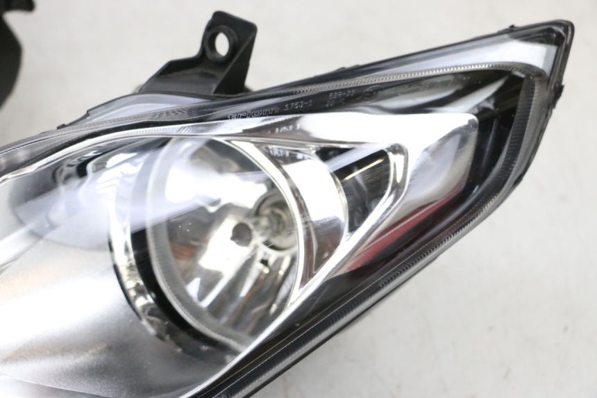 photo de HEADLIGHT PIAGGIO MP3 HPE 300 (2019 - 2026) - Detailed visual inspection