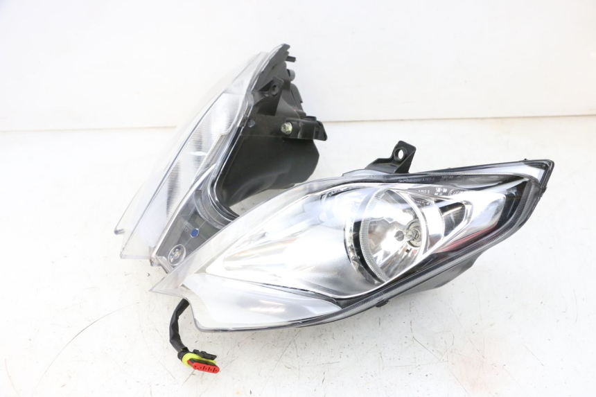 photo de HEADLIGHT PIAGGIO MP3 HPE 300 (2019 - 2026) - Focus on structure