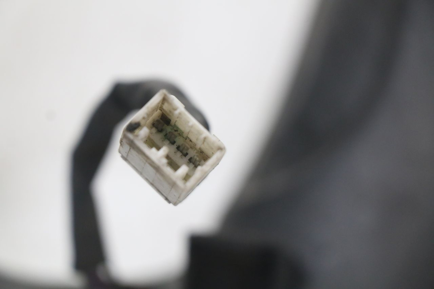 photo de HEADLIGHT PIAGGIO MP3 125 (2006 - 2014) - Fixing points details