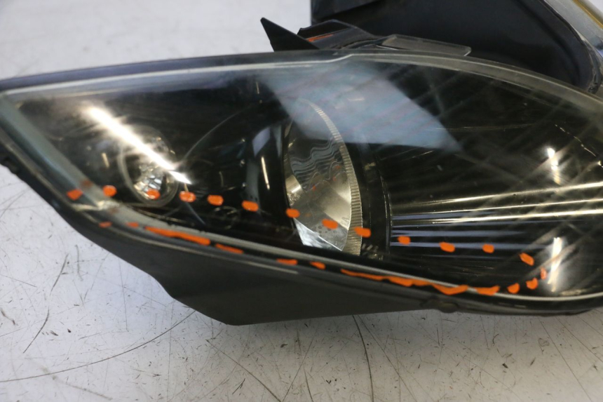 photo de HEADLIGHT PIAGGIO MP3 RL 250 (2006 - 2010) - Zoom on usage condition
