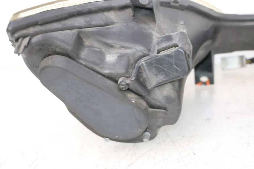 photo de HEADLIGHT PIAGGIO MP3 RL 250 (2006 - 2010) - Zoom on usage condition