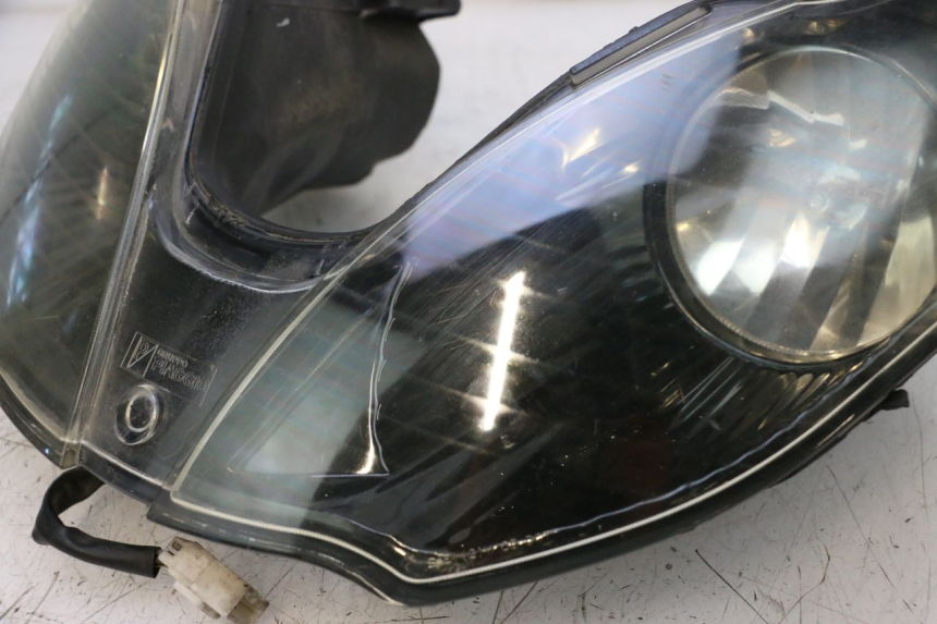 photo de HEADLIGHT PIAGGIO MP3 RL 250 (2006 - 2010) - Surface and material condition