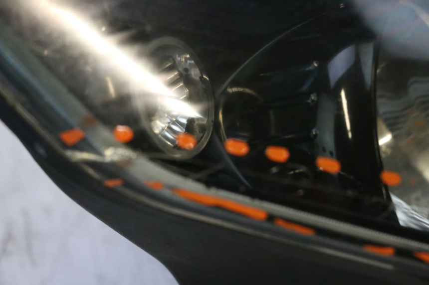 photo de HEADLIGHT PIAGGIO MP3 RL 250 (2006 - 2010) - Product overview