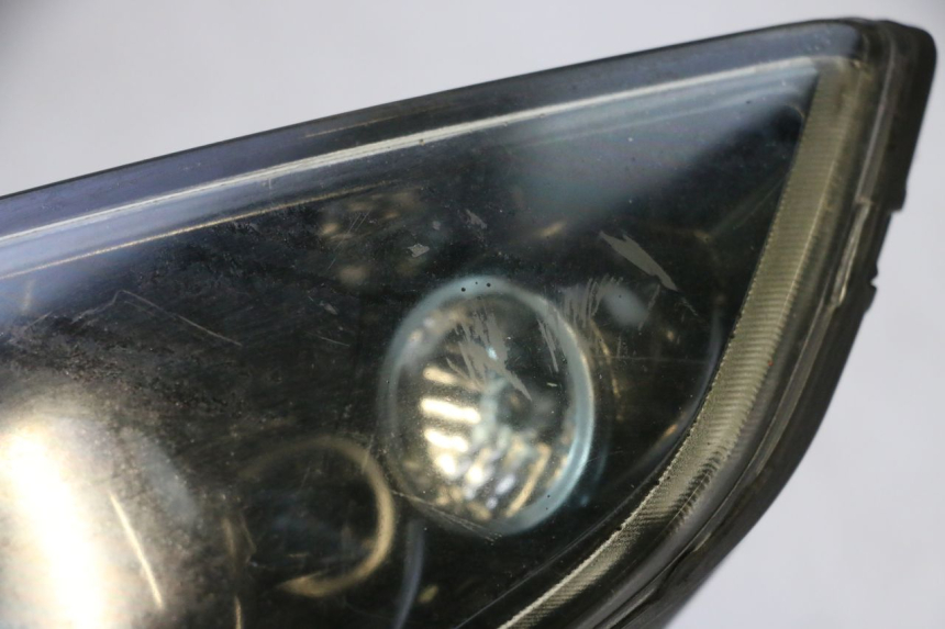 photo de HEADLIGHT PIAGGIO MP3 RL 250 (2006 - 2010) - Surface and material condition
