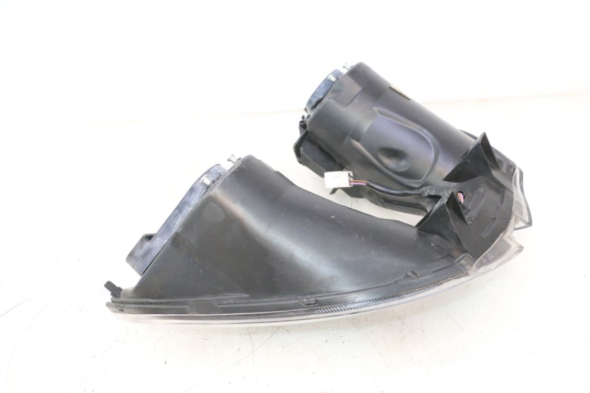 photo de HEADLIGHT PIAGGIO MP3 500 (2016 - 2018) - Distinctive features