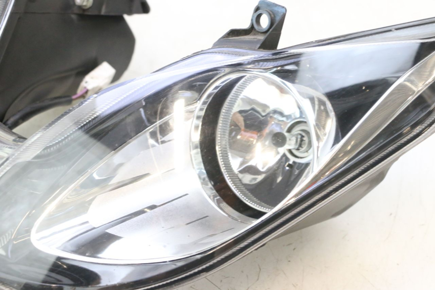 photo de HEADLIGHT PIAGGIO MP3 500 (2016 - 2018) - Alternative angle