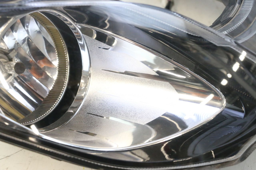 photo de HEADLIGHT PIAGGIO MP3 500 (2016 - 2018) - Surface and material condition