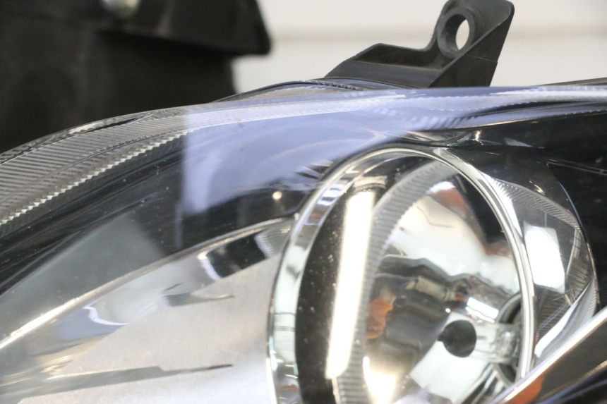photo de HEADLIGHT PIAGGIO MP3 500 (2016 - 2018) - Fixing points details
