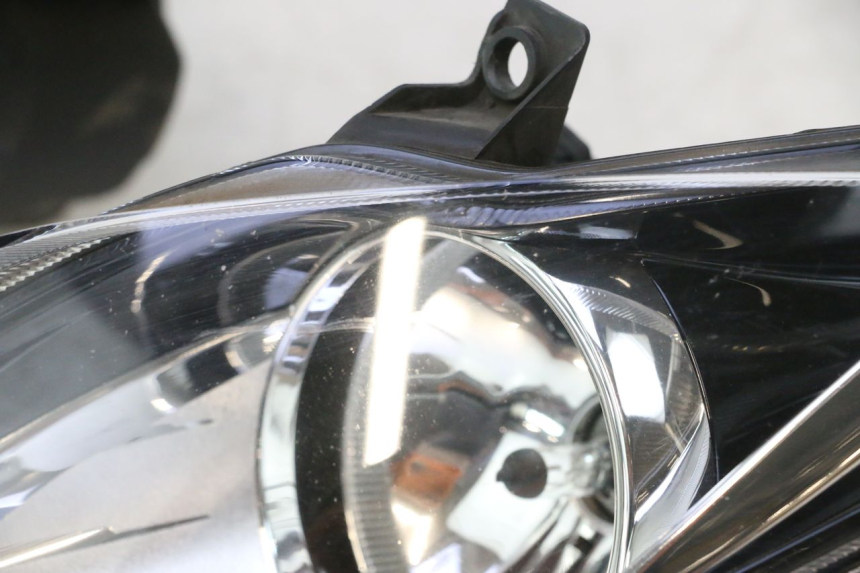 photo de HEADLIGHT PIAGGIO MP3 500 (2016 - 2018) - Surface and material condition