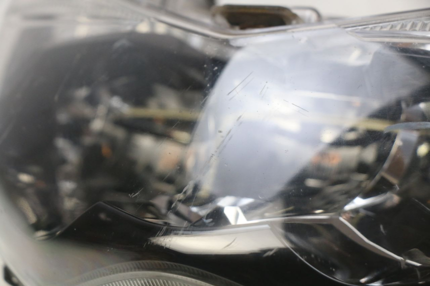 photo de HEADLIGHT YAMAHA N-MAX NMAX 125 (2017 - 2020) - Technical close-up