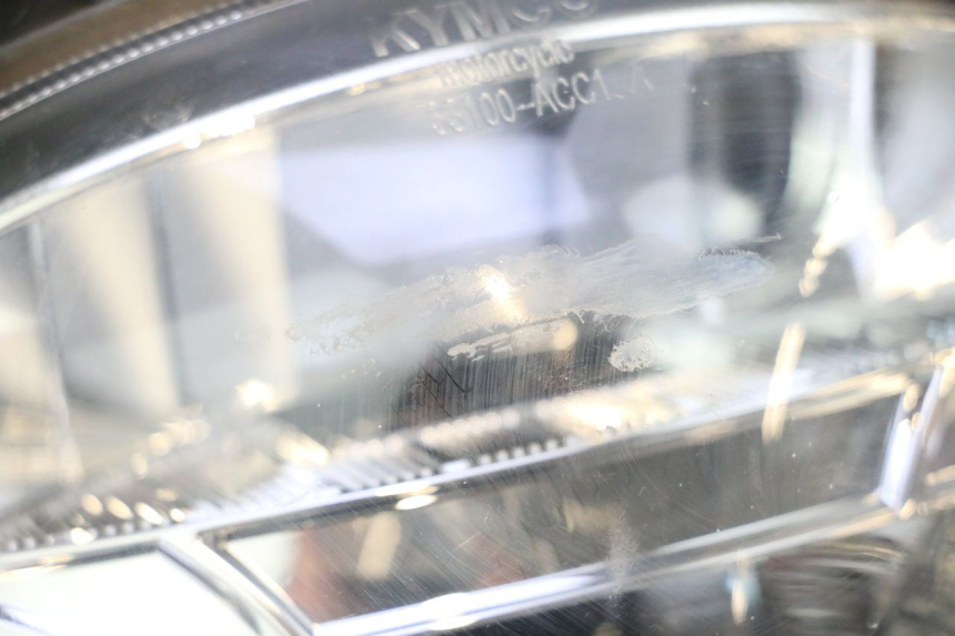 photo de HEADLIGHT KYMCO LIKE 4T 50 (2019 - 2025) - Zoom on usage condition