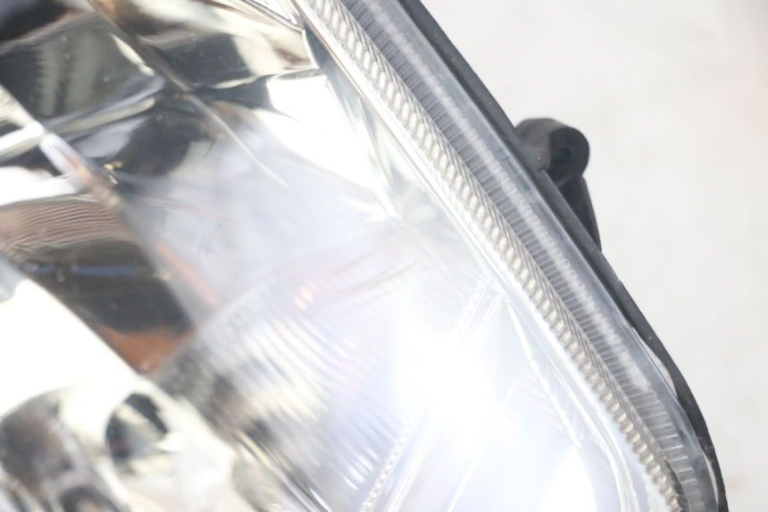 photo de FRONT HEADLIGHT SYM ORBIT 2 4T 50 (2008 - 2017) - Surface and material condition