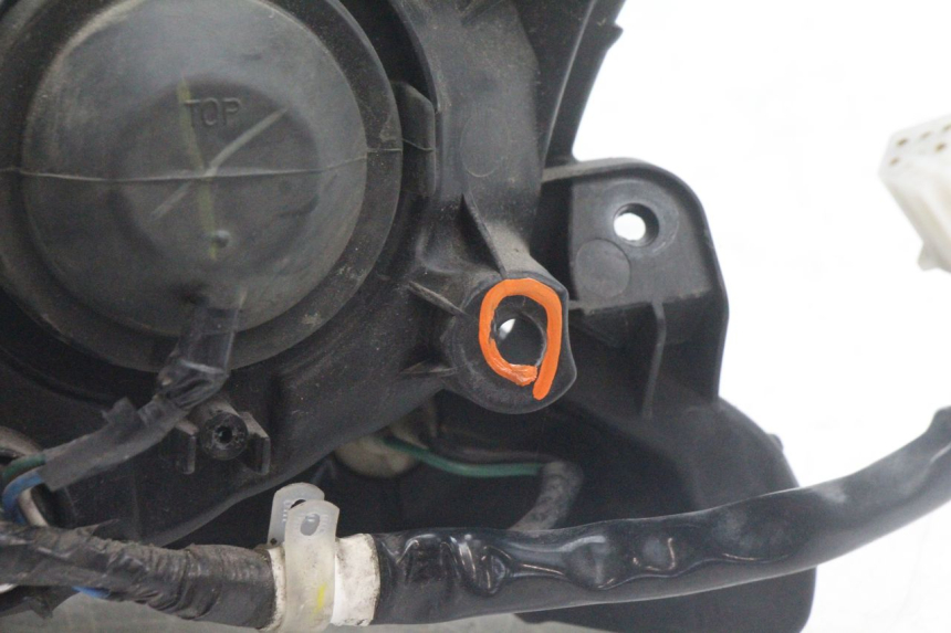 photo de HEADLIGHT HONDA PCX (JF28) 125 (2009 - 2011) - Fixing points details