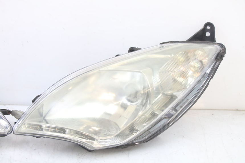 photo de HEADLIGHT PEUGEOT SATELIS 125 (2013 - 2018) - Zoom on usage condition