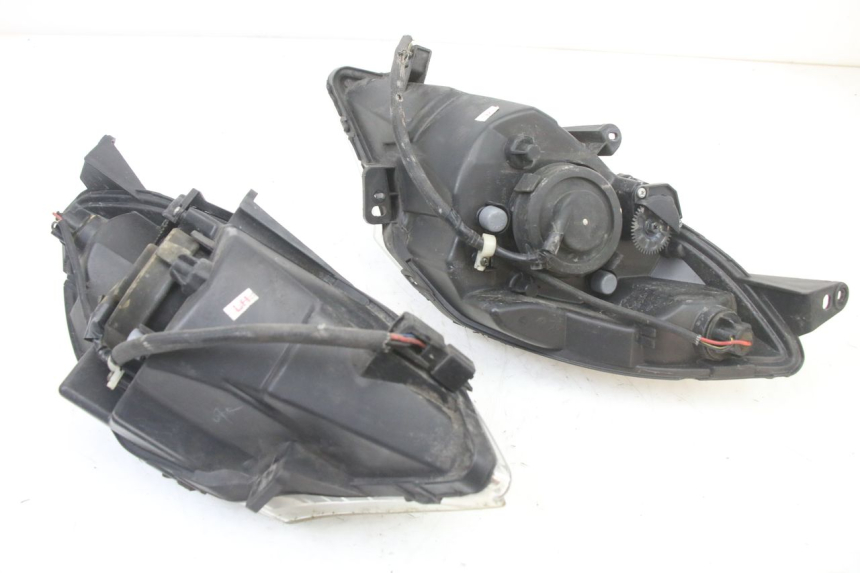 photo de HEADLIGHT PEUGEOT SATELIS 125 (2013 - 2018) - Product overview