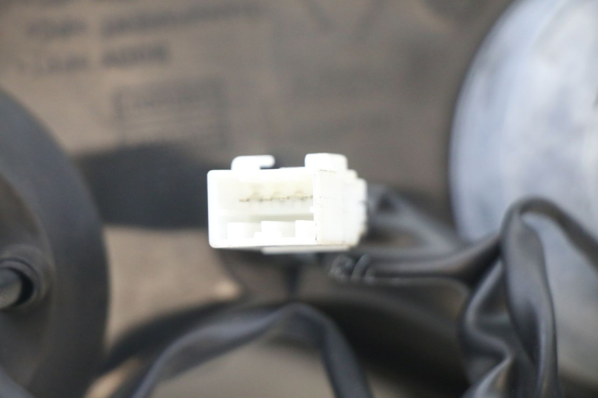 photo de HEADLIGHT PIAGGIO NRG POWER PUREJET 50 (2018 - 2021) - Surface and material condition